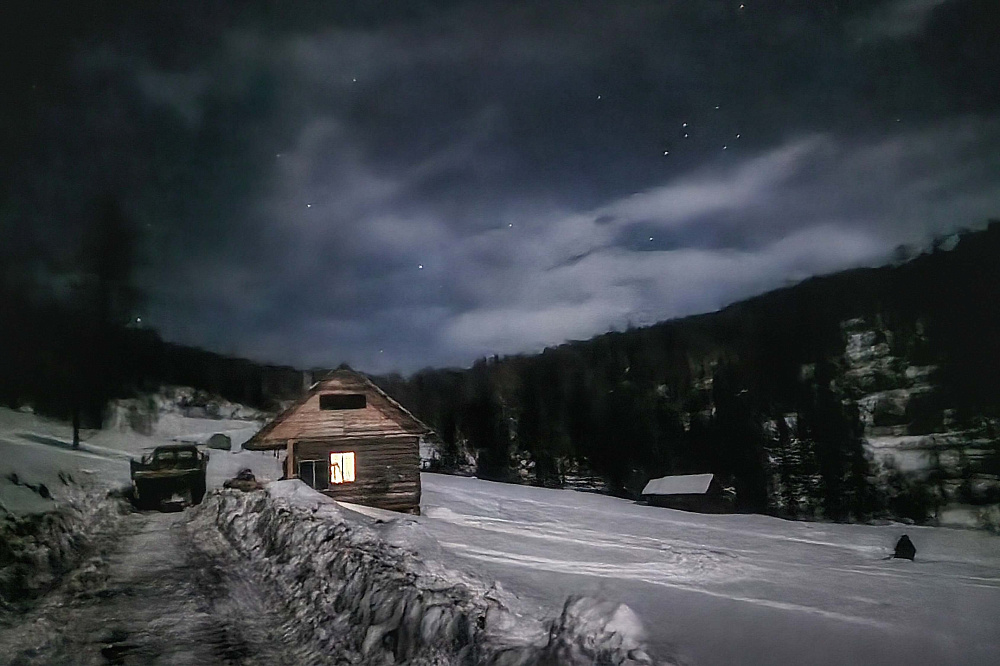 Конный тур «Зимний Алтай» с посещением таёжной заимки